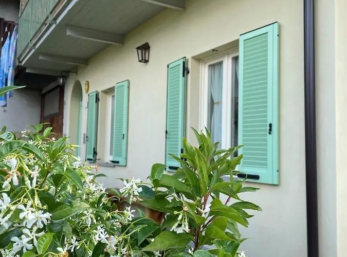 Casa Emaho! アパート Roddino